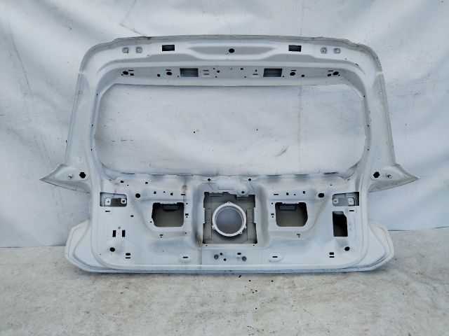 bontott VW GOLF VIII Csomagtérajtó (Üres lemez)