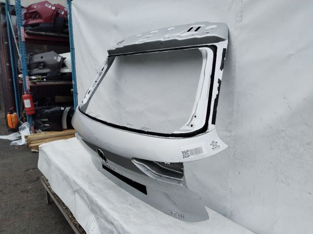 bontott VW GOLF VIII Csomagtérajtó (Üres lemez)