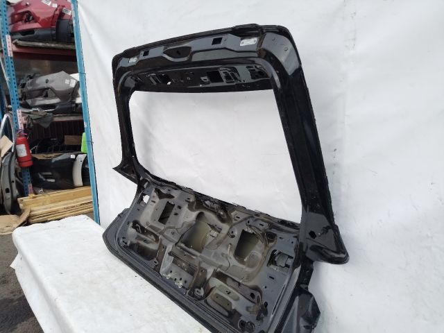 bontott VW GOLF VIII Csomagtérajtó (Üres lemez)