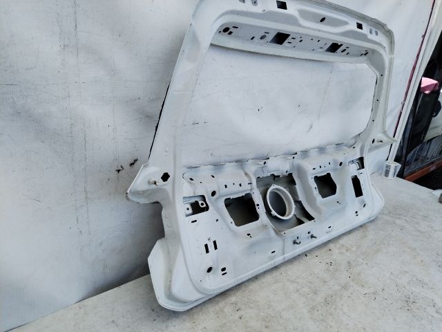 bontott VW GOLF VIII Csomagtérajtó (Üres lemez)