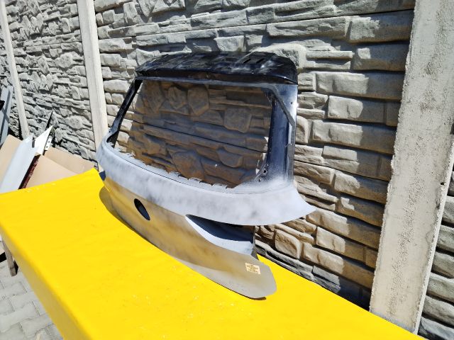 bontott VW GOLF VIII Csomagtérajtó (Üres lemez)