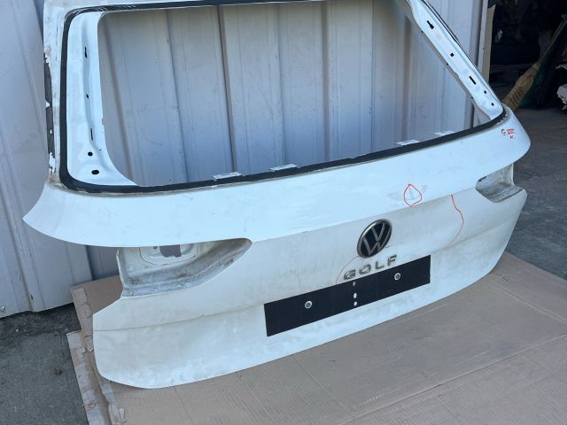 bontott VW GOLF VIII Csomagtérajtó (Üres lemez)