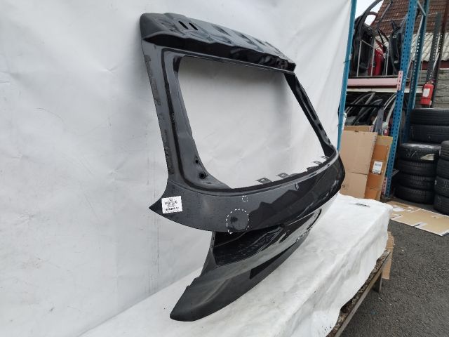 bontott VW GOLF VIII Csomagtérajtó (Üres lemez)