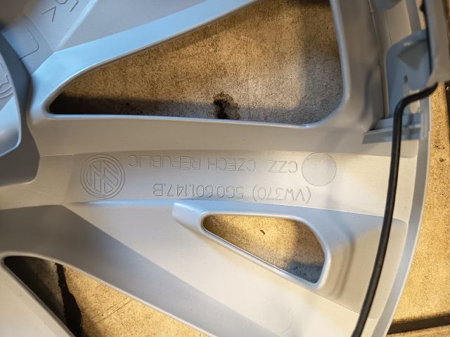 bontott VW GOLF VIII Dísztárcsa (1 db)