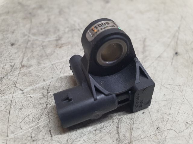 bontott VW GOLF VIII Első Középső Ütközés Érzékelő (Homlokfalon)