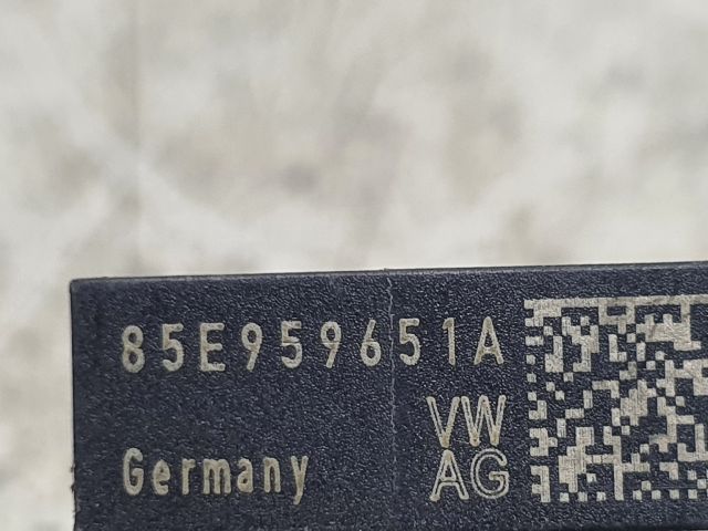 bontott VW GOLF VIII Első Középső Ütközés Érzékelő (Homlokfalon)