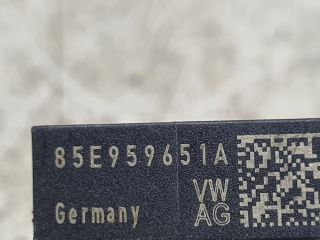 bontott VW GOLF VIII Első Középső Ütközés Érzékelő (Homlokfalon)