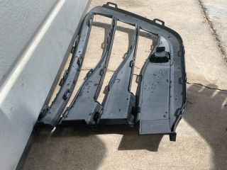 bontott VW GOLF VIII Első Lökhárító Bal Díszrács