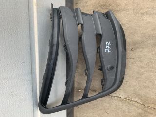 bontott VW GOLF VIII Első Lökhárító Bal Díszrács