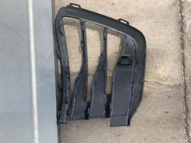 bontott VW GOLF VIII Első Lökhárító Bal Díszrács