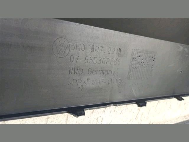 bontott VW GOLF VIII Első Lökhárító (Részeivel)