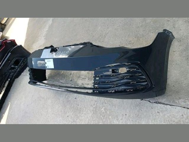 bontott VW GOLF VIII Első Lökhárító (Részeivel)