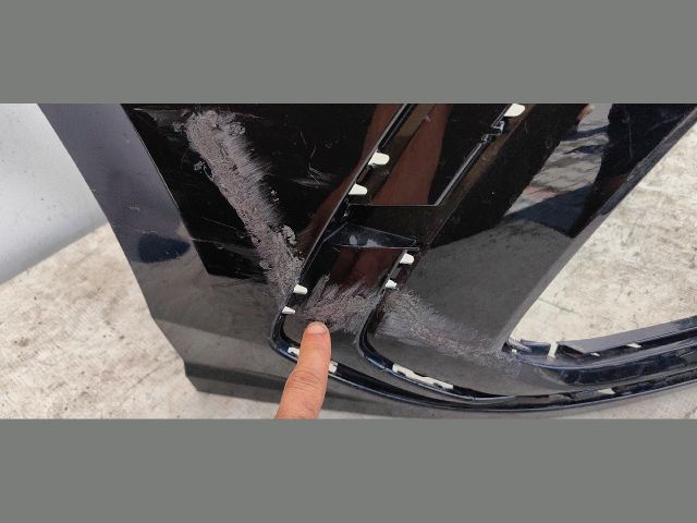 bontott VW GOLF VIII Első Lökhárító (Üresen)