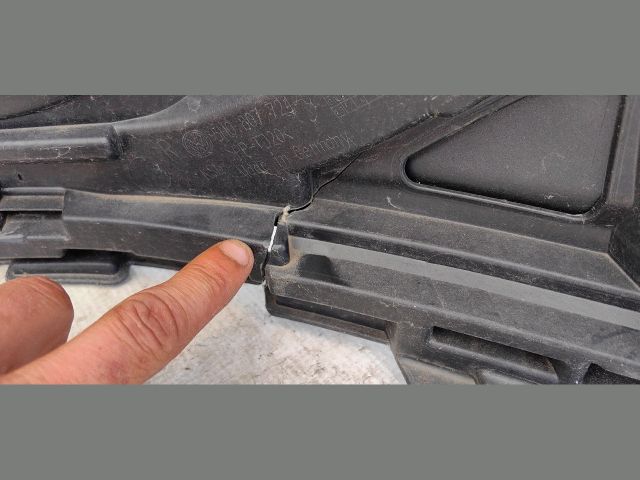 bontott VW GOLF VIII Első Lökhárító (Üresen)