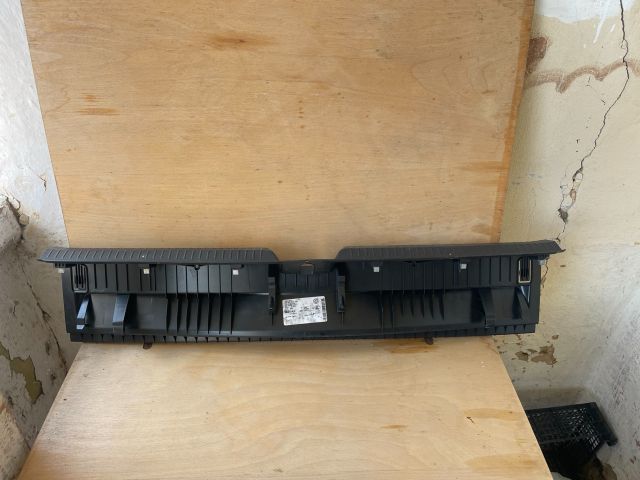 bontott VW GOLF VIII Hátfal Burkolat