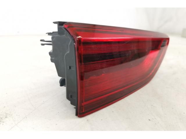 bontott VW GOLF VIII Hátsó Lámpa Középső