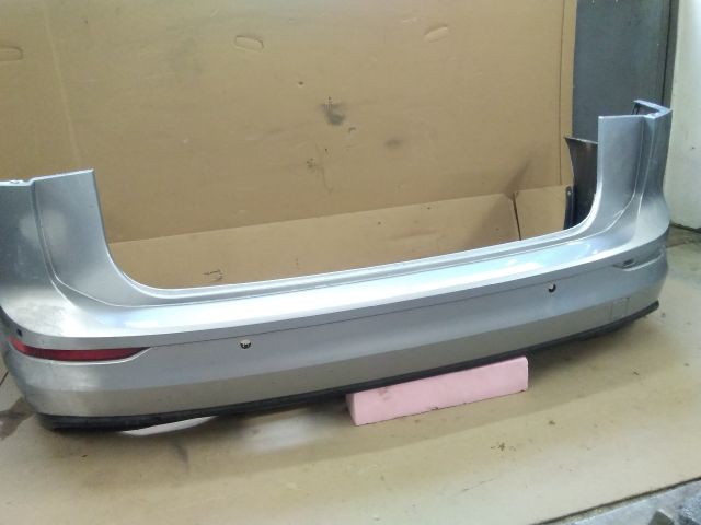 bontott VW GOLF VIII Hátsó Lökhárító (Részeivel)