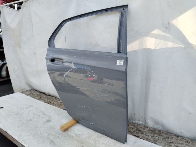 bontott VW GOLF VIII Jobb hátsó Ajtó (Üres lemez)