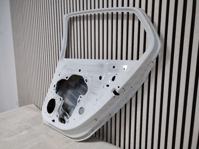 bontott VW GOLF VIII Jobb hátsó Ajtó (Üres lemez)