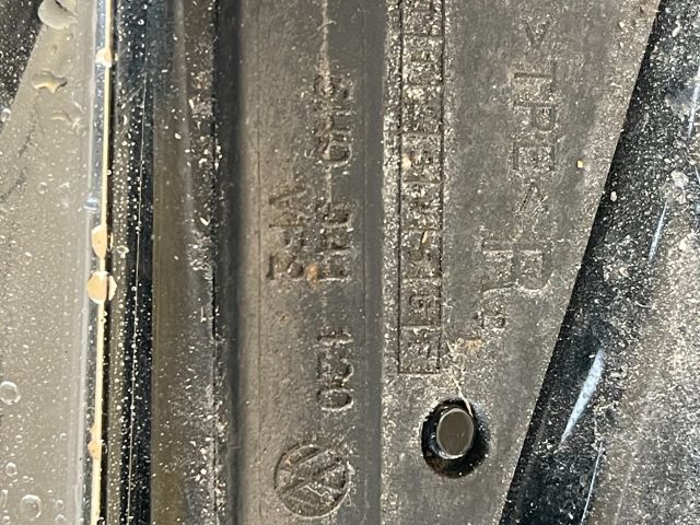 bontott VW GOLF VIII Jobb Ledes Fényszóró