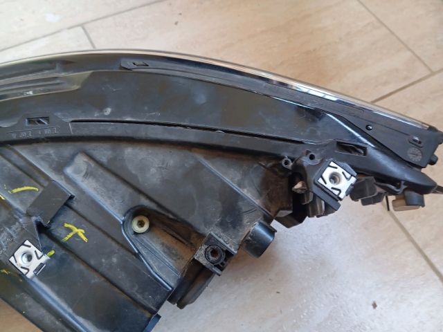 bontott VW GOLF VIII Jobb Ledes Fényszóró