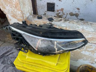 bontott VW GOLF VIII Jobb Ledes Fényszóró