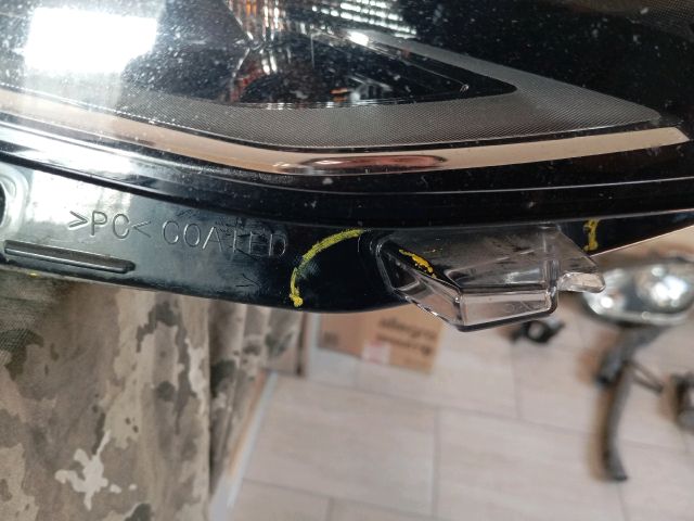 bontott VW GOLF VIII Jobb Ledes Fényszóró