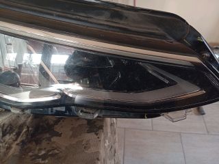 bontott VW GOLF VIII Jobb Ledes Fényszóró