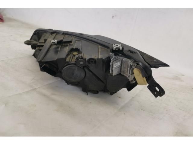 bontott VW GOLF VIII Jobb Ledes Fényszóró