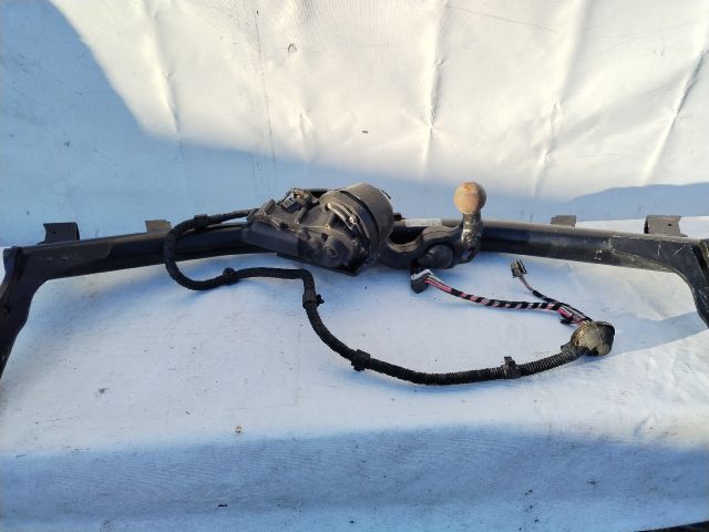 bontott VW GOLF VIII Vonóhorog