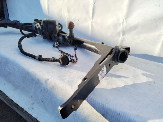 bontott VW GOLF VIII Vonóhorog