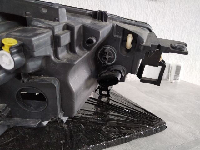 bontott VW ID.4 Bal Fényszóró