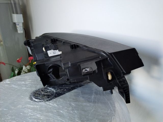 bontott VW ID.4 Bal Fényszóró