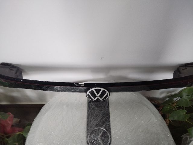 bontott VW ID.4 Hátsó Lámpa Középső