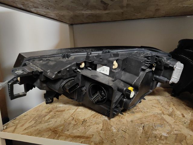 bontott VW ID.4 Jobb Ledes Fényszóró