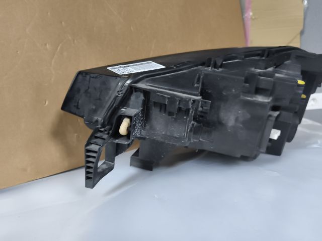 bontott VW ID.4 Jobb Ledes Fényszóró