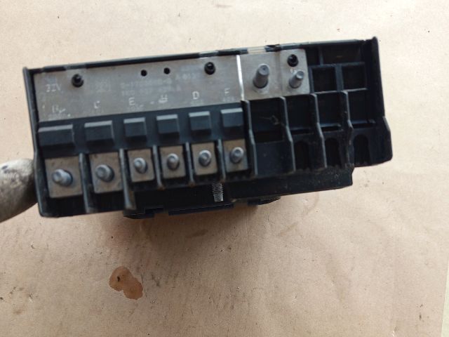 bontott VW JETTA Biztosítéktábla Motortér