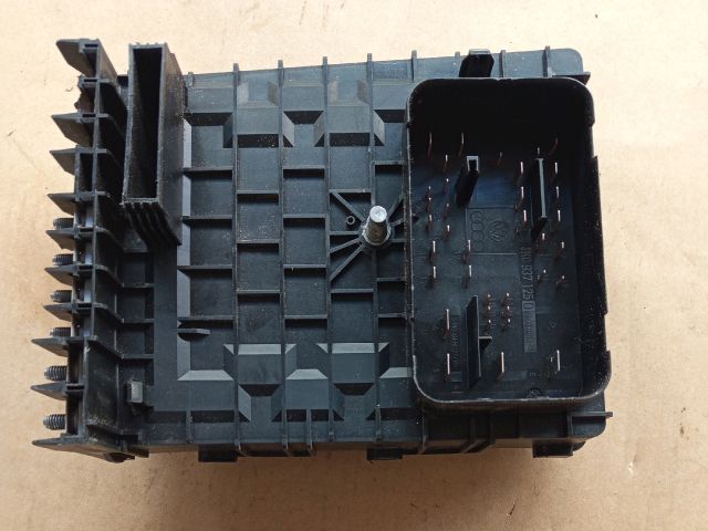 bontott VW JETTA Biztosítéktábla Motortér