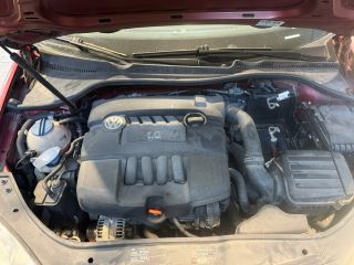 bontott VW JETTA Felső Motorburkolat