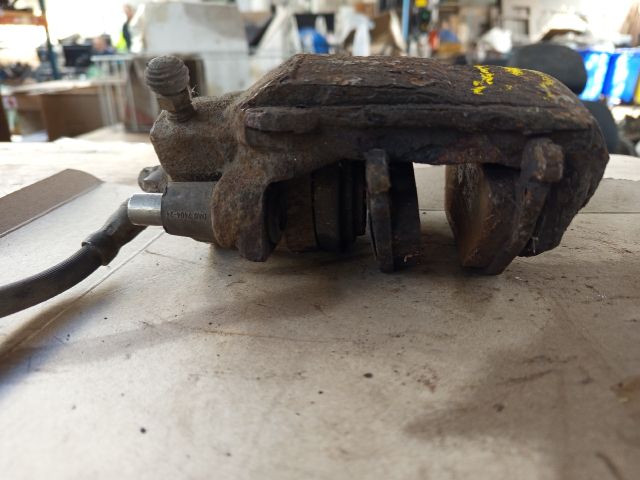 bontott VW JETTA Jobb első Féknyereg Munkahengerrel