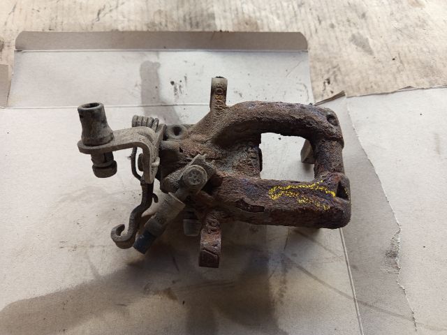 bontott VW JETTA Jobb hátsó Féknyereg Munkahengerrel