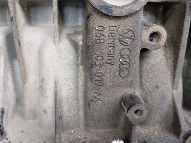 bontott VW JETTA Motor (Fűzött blokk hengerfejjel)