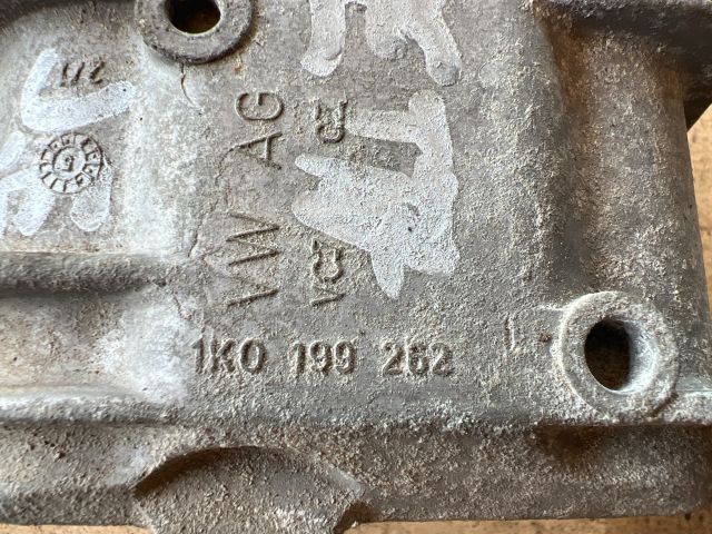 bontott VW JETTA Motor Tartó Bak Jobb