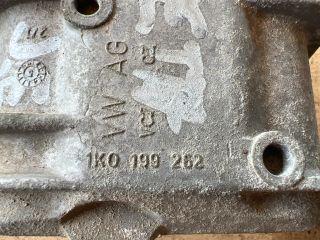 bontott VW JETTA Motor Tartó Bak Jobb