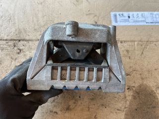 bontott VW JETTA Motor Tartó Bak Jobb
