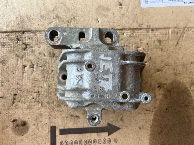 bontott VW JETTA Motor Tartó Bak Jobb