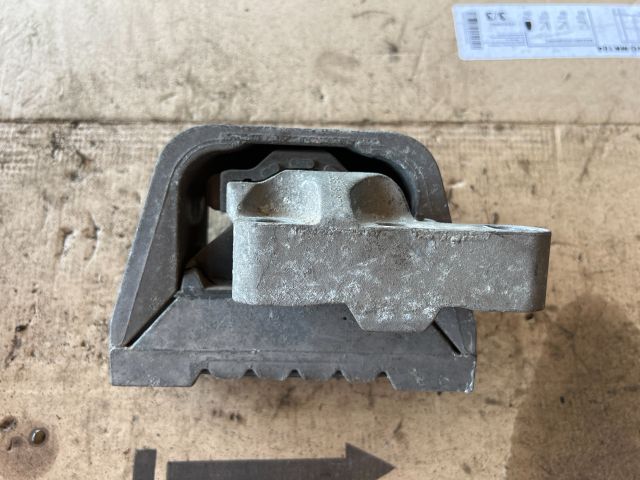 bontott VW JETTA Motor Tartó Bak Jobb