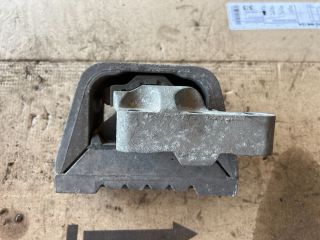 bontott VW JETTA Motor Tartó Bak Jobb