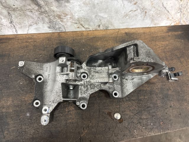 bontott VW JETTA Generátor Tartó Bak