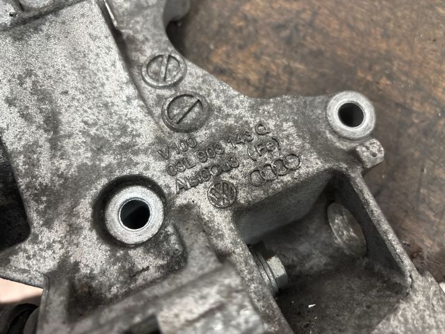 bontott VW JETTA Generátor Tartó Bak